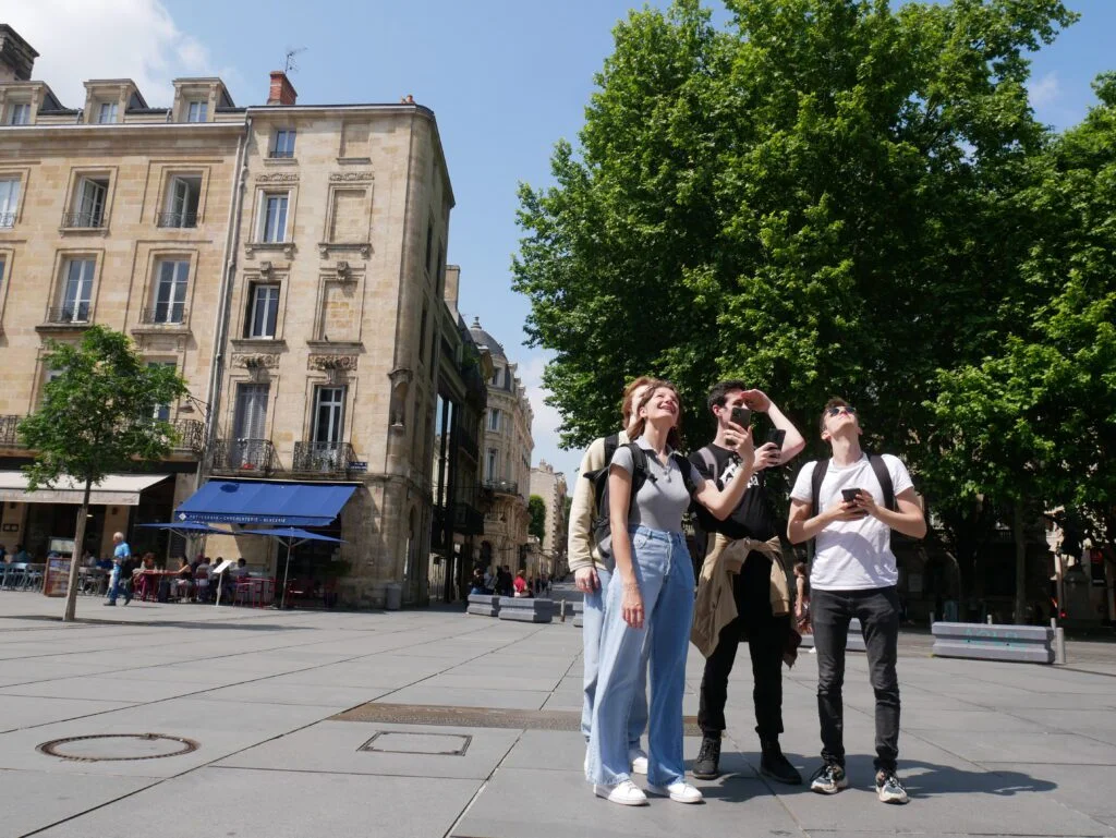 participants à un Escape game en ville